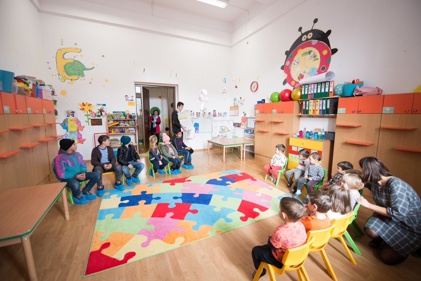 Copiii din Runcu au primit daruri de Sfântul Nicolae în cadrul Proiectului „Cutia cu papucei pentru Ei”: „A fost o zi pe care nu o vom uita niciodată”