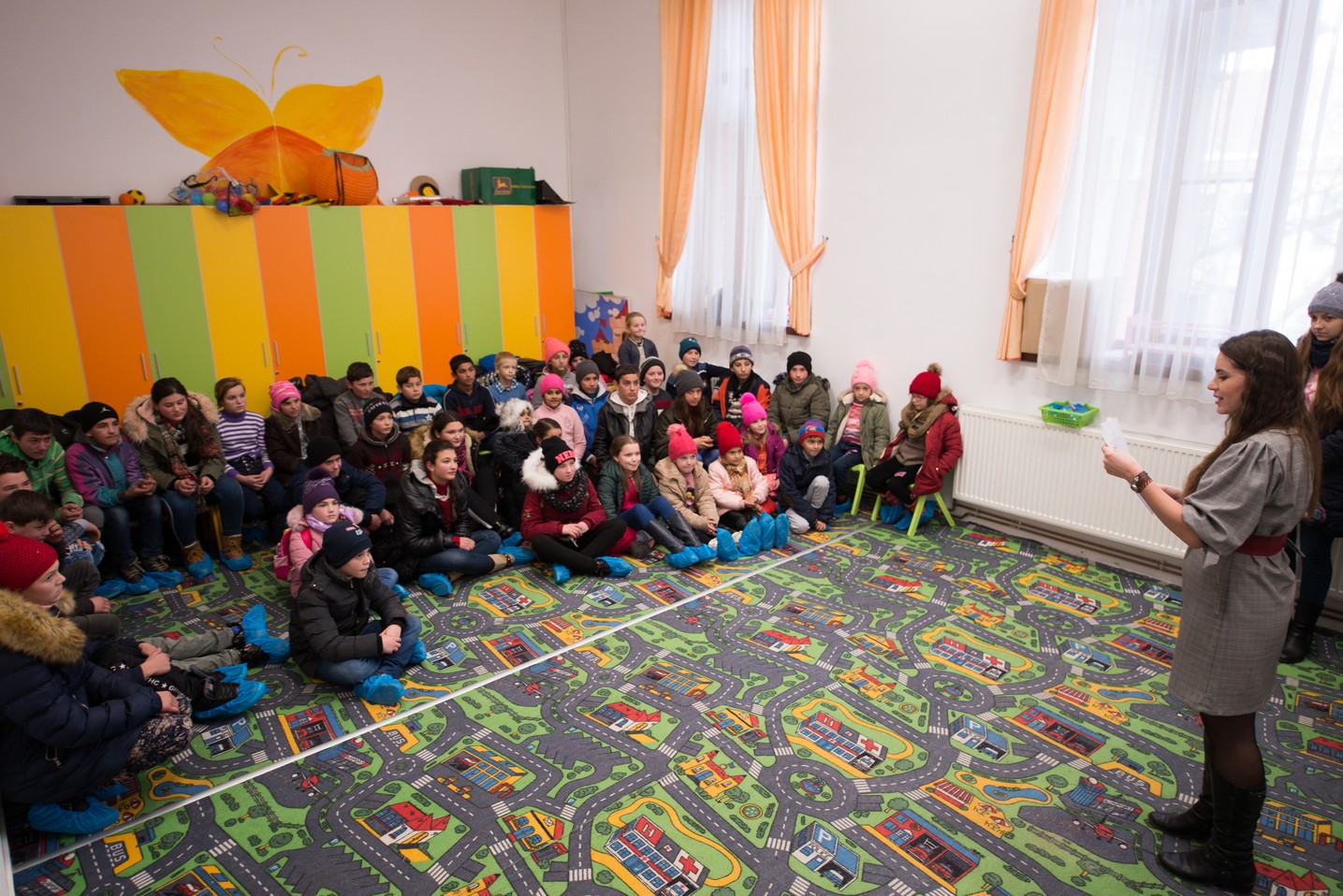 Copiii din Runcu au primit daruri de Sfântul Nicolae în cadrul Proiectului „Cutia cu papucei pentru Ei”: „A fost o zi pe care nu o vom uita niciodată”