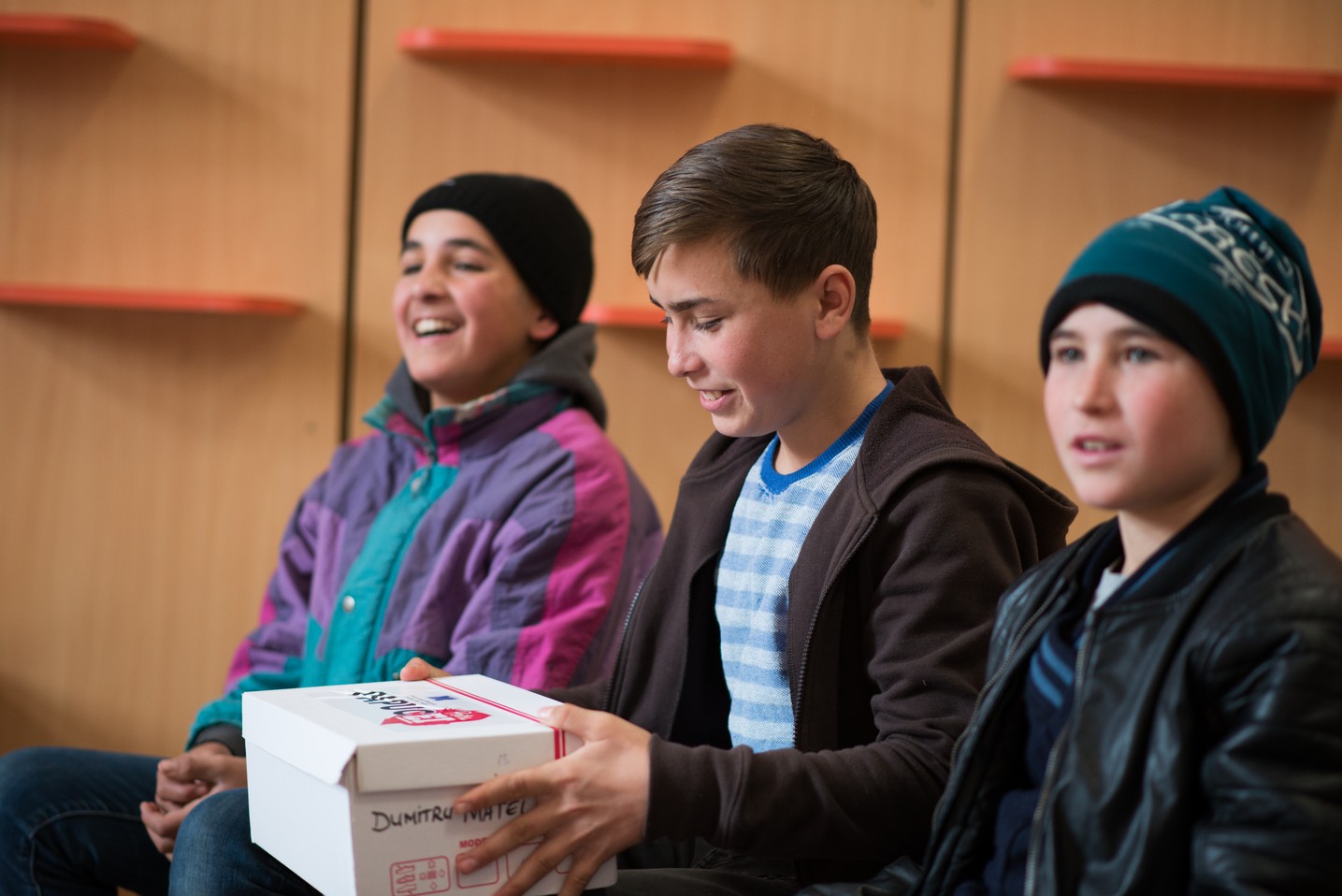 Copiii din Runcu au primit daruri de Sfântul Nicolae în cadrul Proiectului „Cutia cu papucei pentru Ei”: „A fost o zi pe care nu o vom uita niciodată”