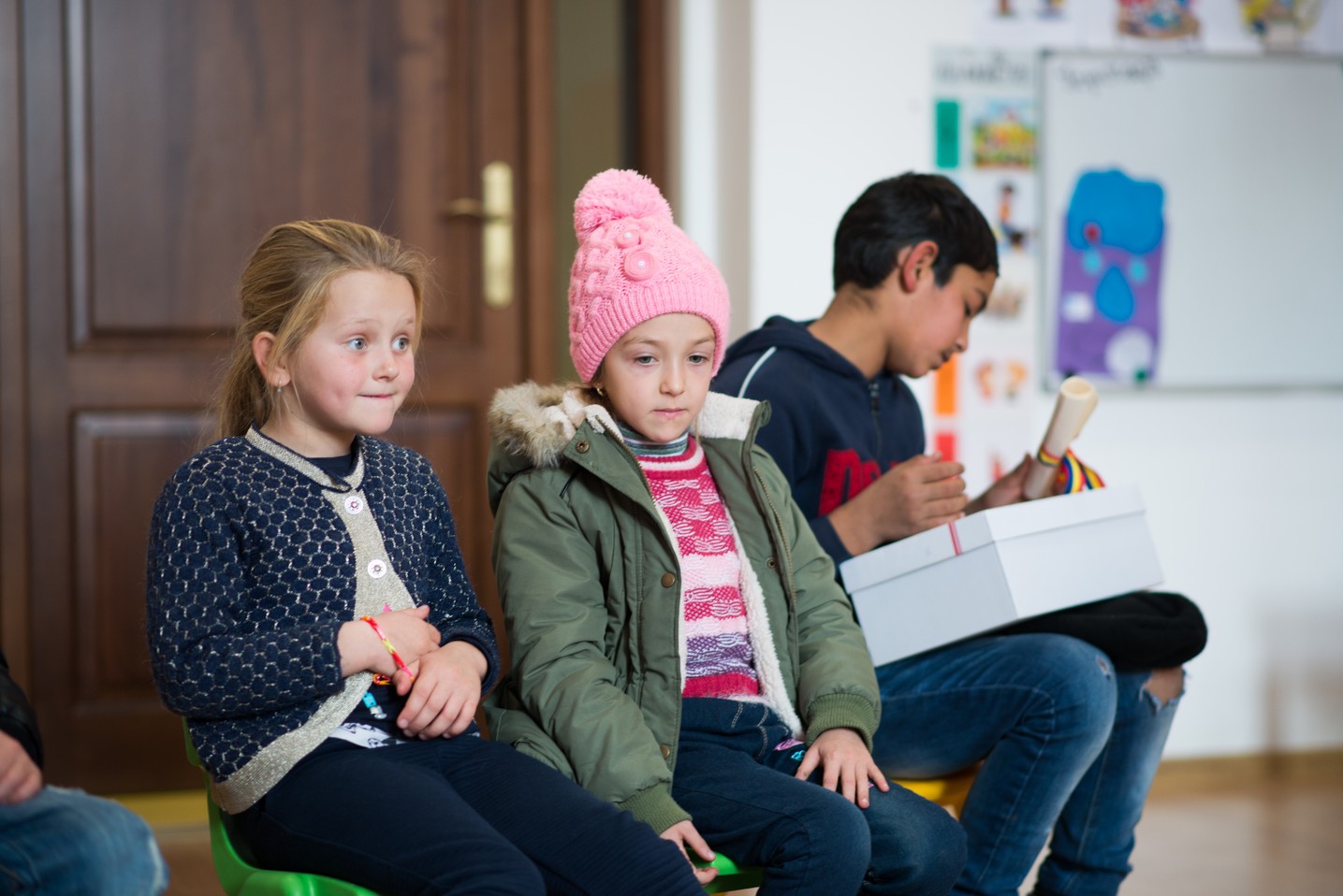 Copiii din Runcu au primit daruri de Sfântul Nicolae în cadrul Proiectului „Cutia cu papucei pentru Ei”: „A fost o zi pe care nu o vom uita niciodată”