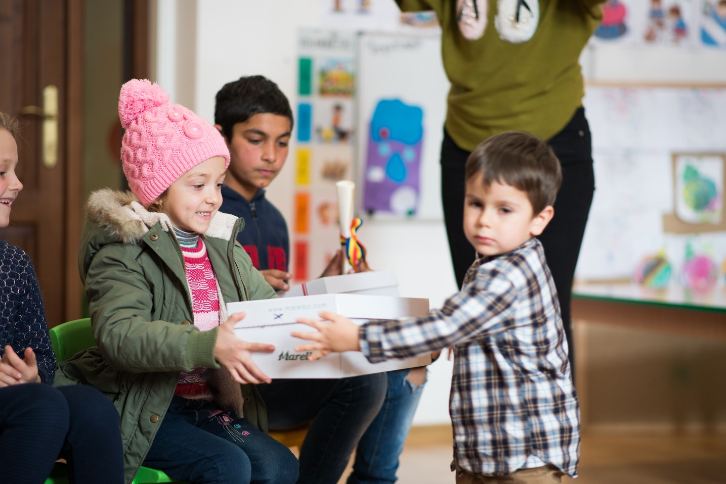 Copiii din Runcu au primit daruri de Sfântul Nicolae în cadrul Proiectului „Cutia cu papucei pentru Ei”: „A fost o zi pe care nu o vom uita niciodată”