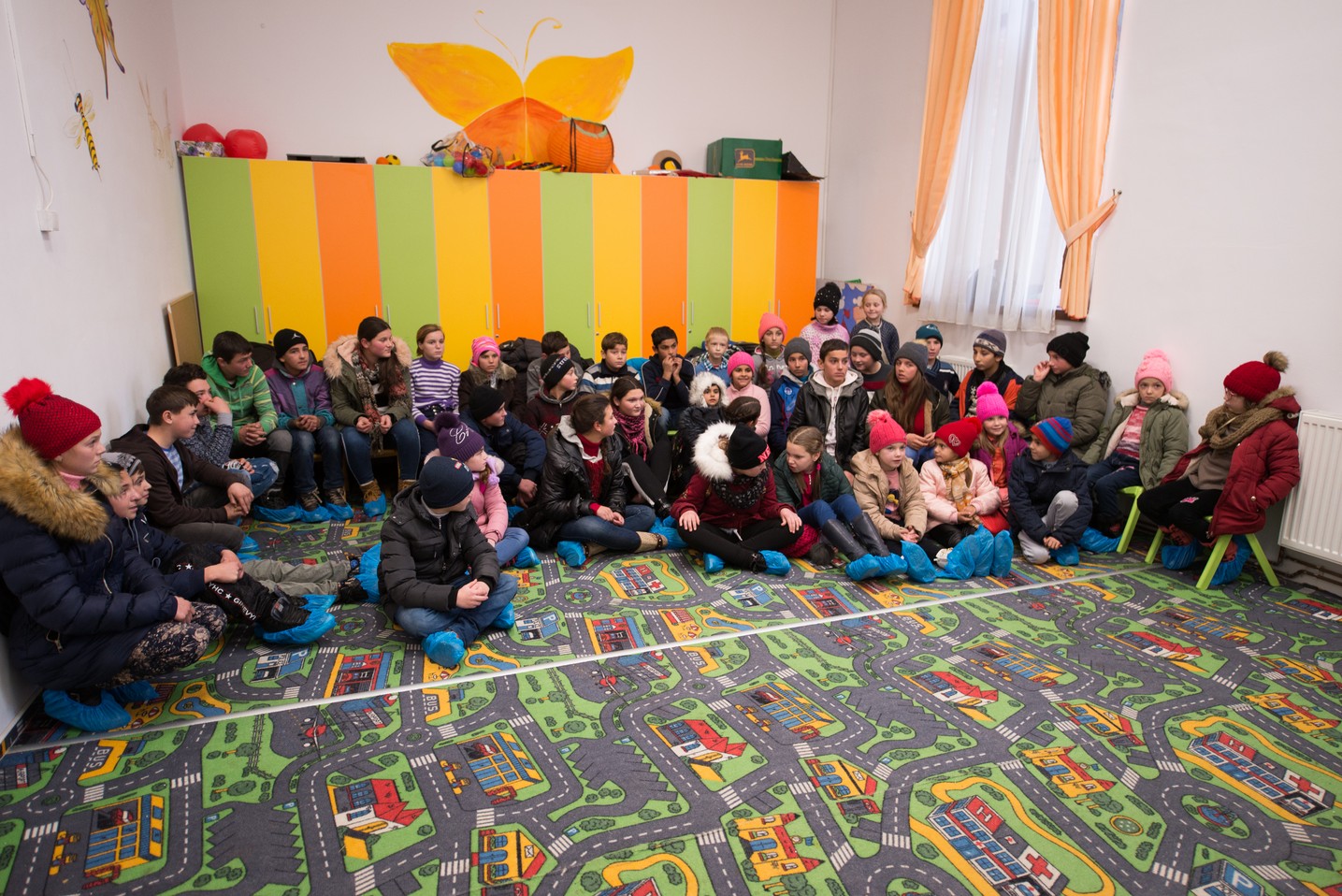 Copiii din Runcu au primit daruri de Sfântul Nicolae în cadrul Proiectului „Cutia cu papucei pentru Ei”: „A fost o zi pe care nu o vom uita niciodată”