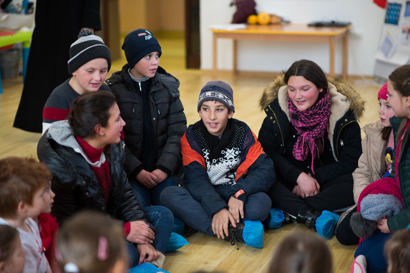 Copiii din Runcu au primit daruri de Sfântul Nicolae în cadrul Proiectului „Cutia cu papucei pentru Ei”: „A fost o zi pe care nu o vom uita niciodată”