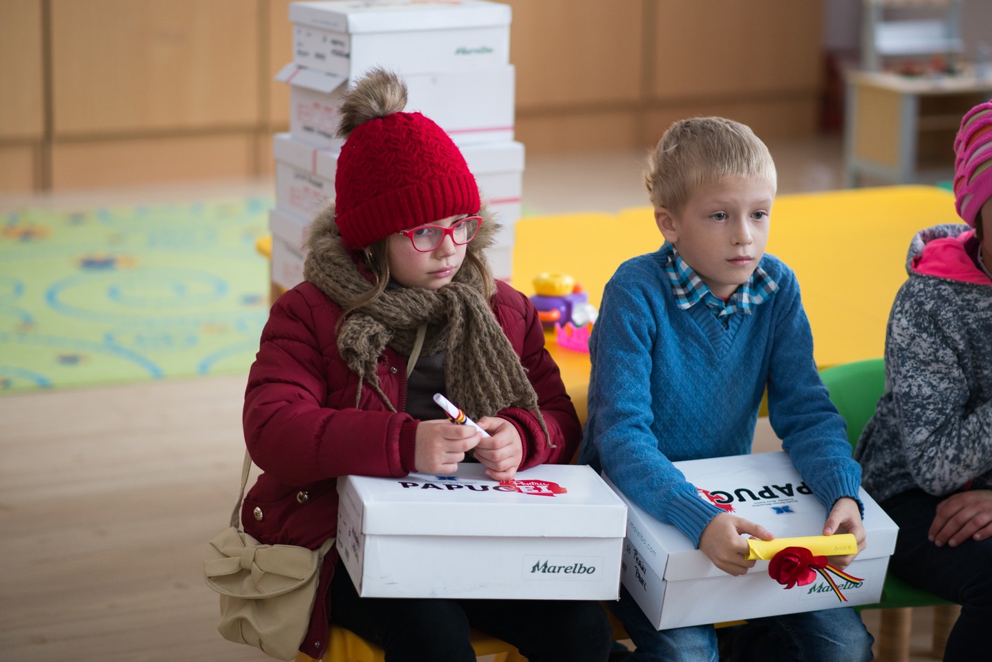 Copiii din Runcu au primit daruri de Sfântul Nicolae în cadrul Proiectului „Cutia cu papucei pentru Ei”: „A fost o zi pe care nu o vom uita niciodată”