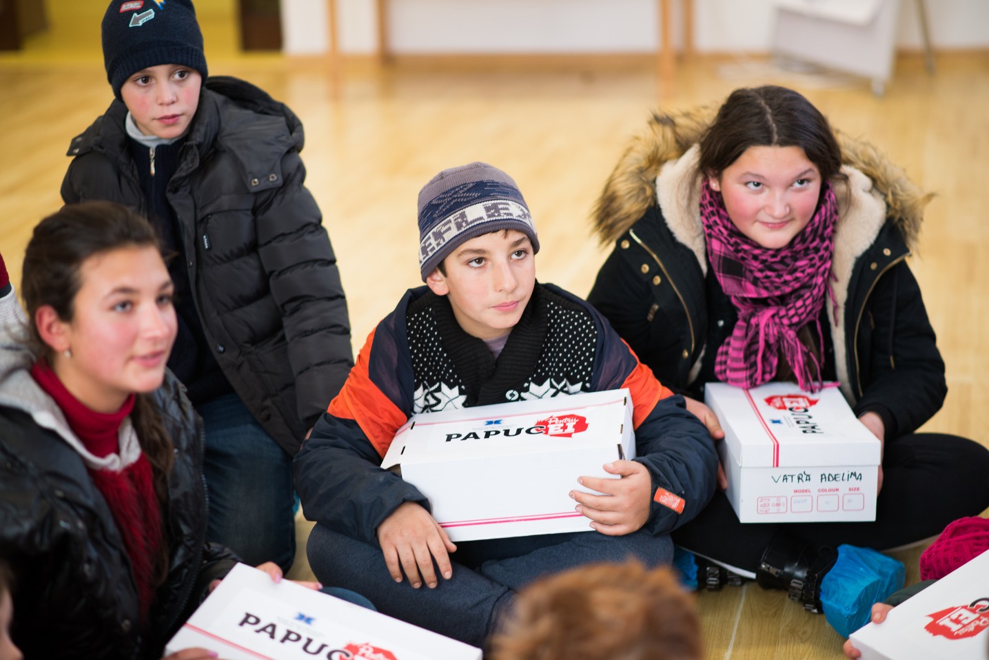 Copiii din Runcu au primit daruri de Sfântul Nicolae în cadrul Proiectului „Cutia cu papucei pentru Ei”: „A fost o zi pe care nu o vom uita niciodată”