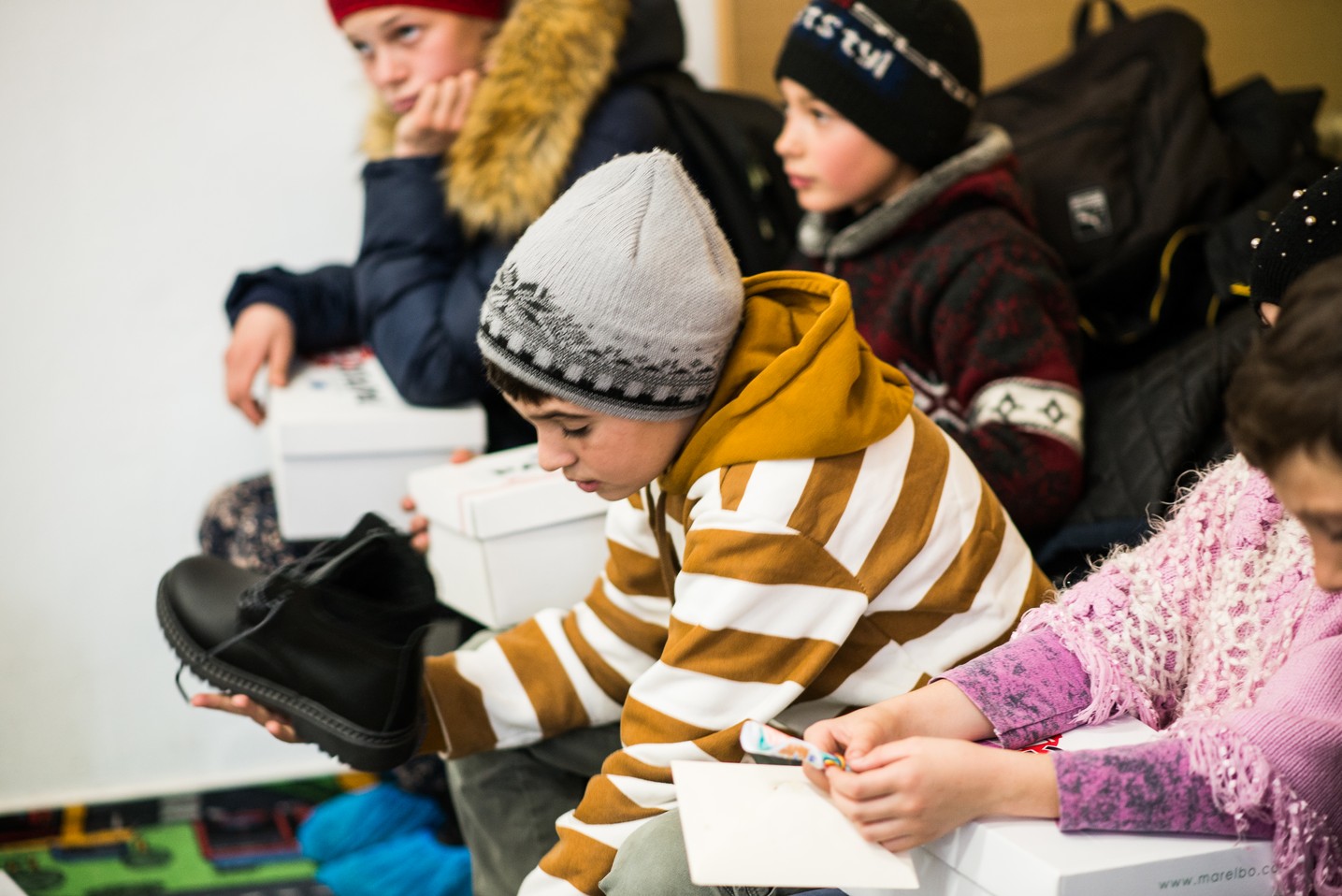 Copiii din Runcu au primit daruri de Sfântul Nicolae în cadrul Proiectului „Cutia cu papucei pentru Ei”: „A fost o zi pe care nu o vom uita niciodată”