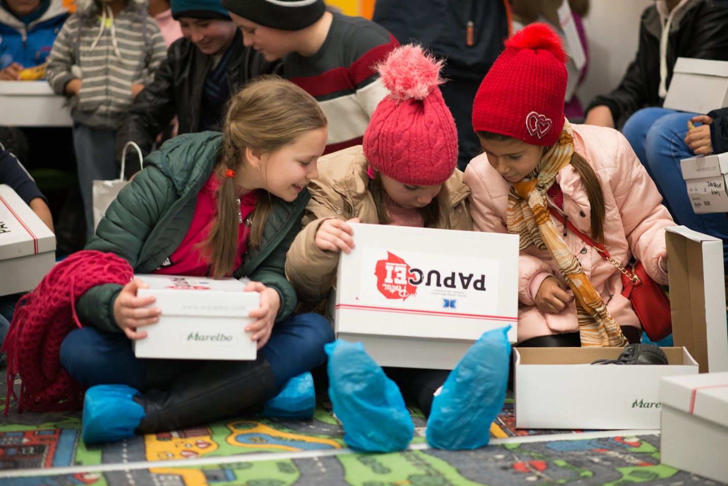 Copiii din Runcu au primit daruri de Sfântul Nicolae în cadrul Proiectului „Cutia cu papucei pentru Ei”: „A fost o zi pe care nu o vom uita niciodată”