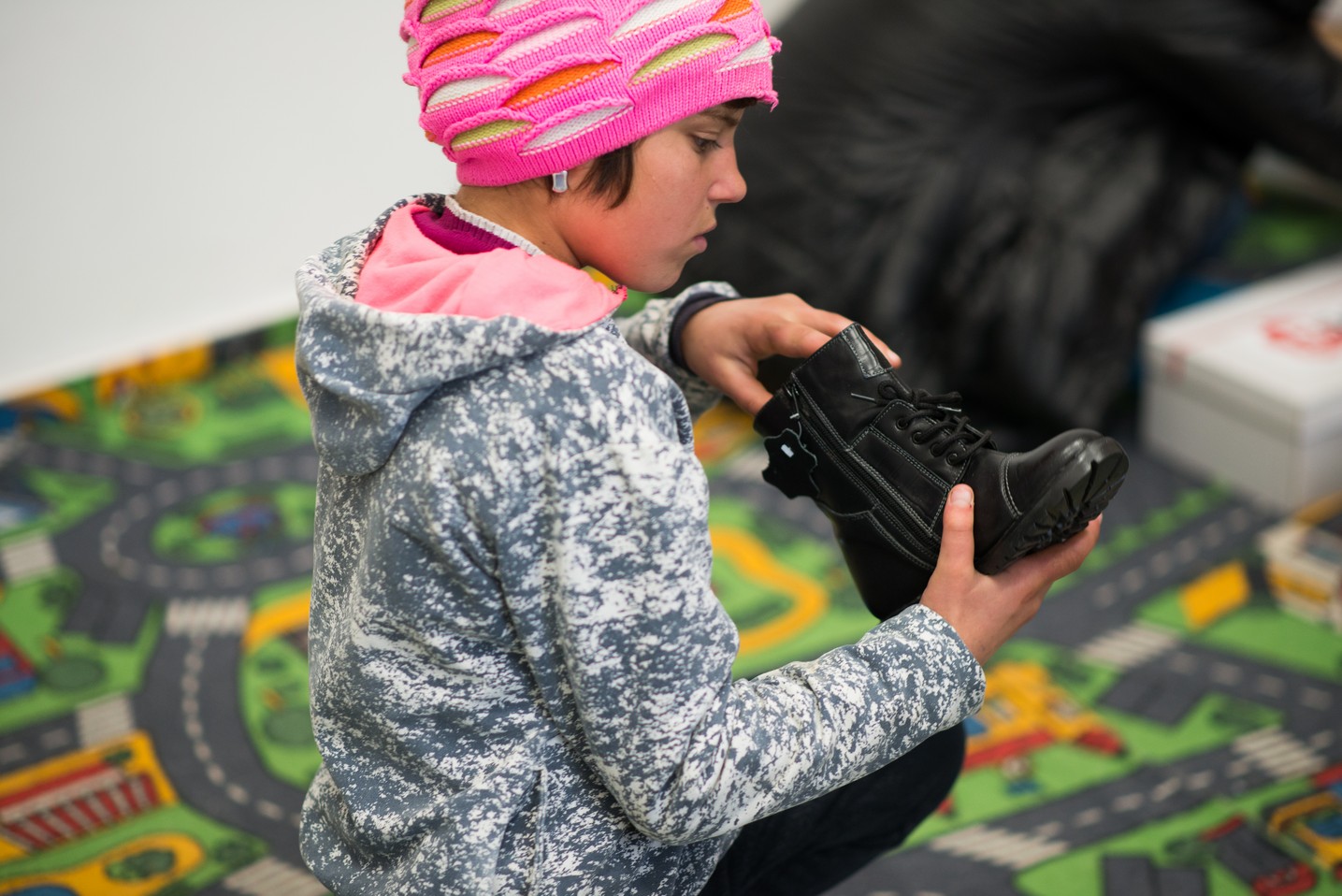 Copiii din Runcu au primit daruri de Sfântul Nicolae în cadrul Proiectului „Cutia cu papucei pentru Ei”: „A fost o zi pe care nu o vom uita niciodată”