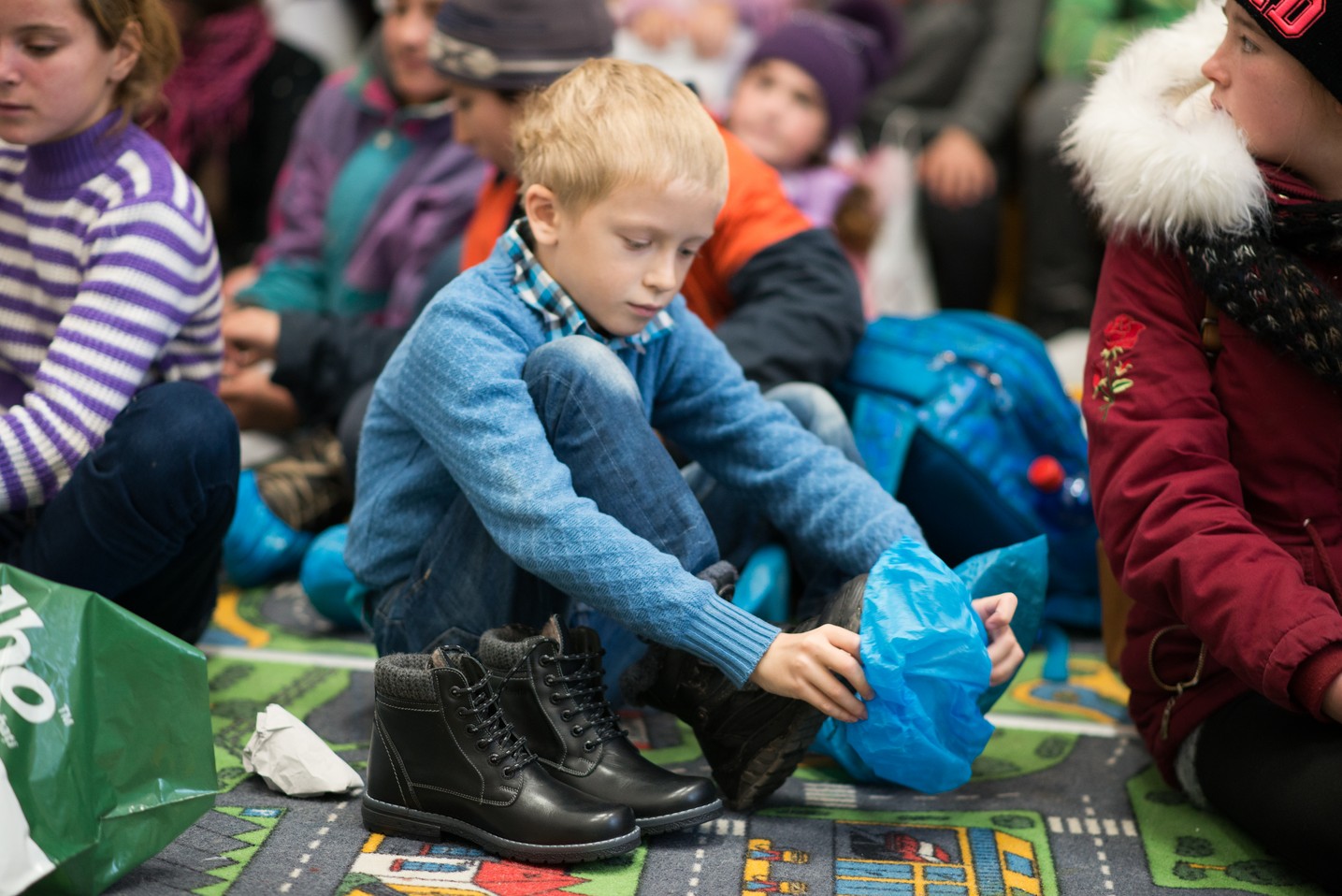 Copiii din Runcu au primit daruri de Sfântul Nicolae în cadrul Proiectului „Cutia cu papucei pentru Ei”: „A fost o zi pe care nu o vom uita niciodată”