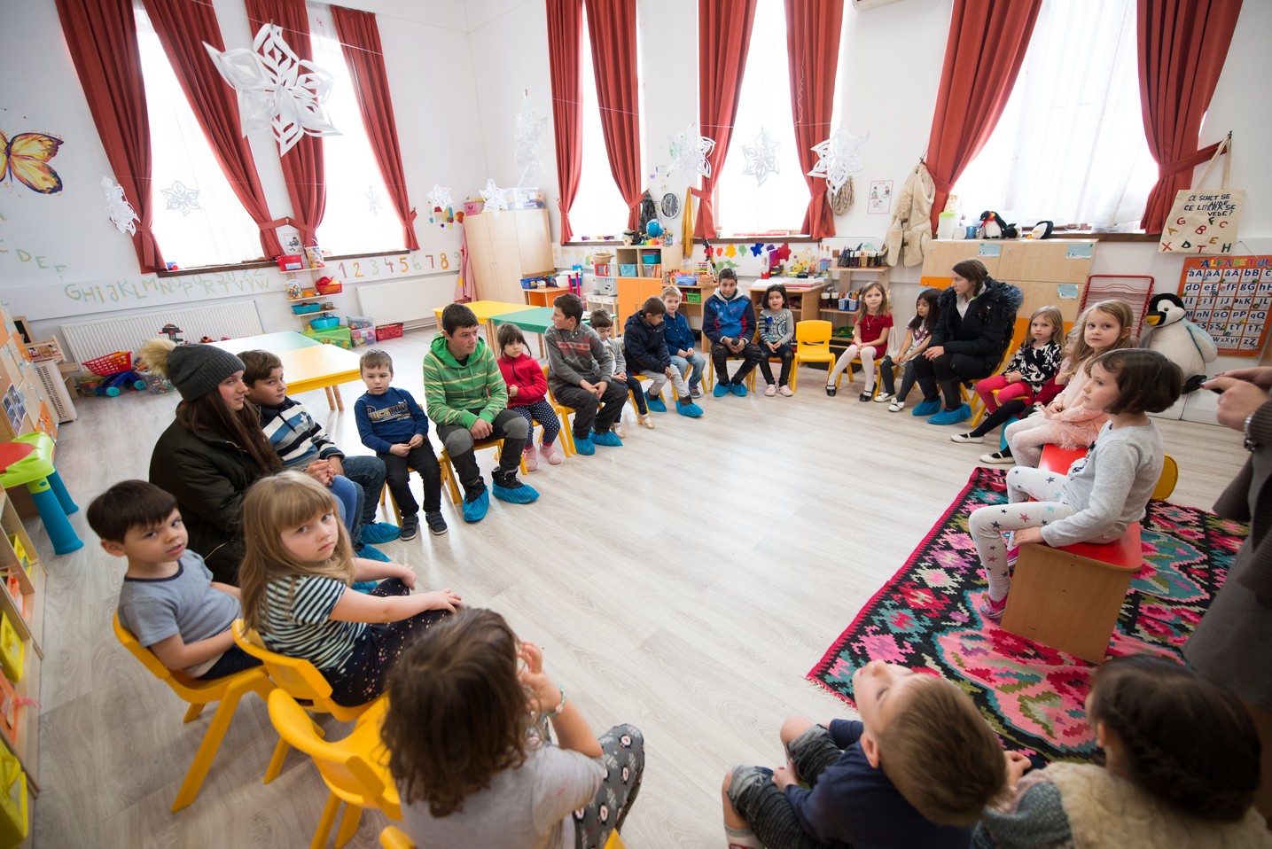 Copiii din Runcu au primit daruri de Sfântul Nicolae în cadrul Proiectului „Cutia cu papucei pentru Ei”: „A fost o zi pe care nu o vom uita niciodată”