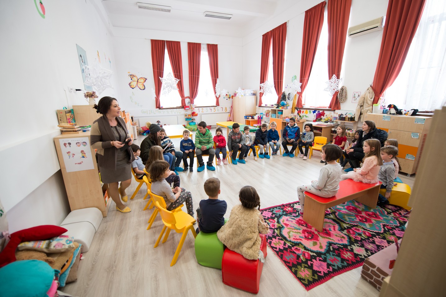 Copiii din Runcu au primit daruri de Sfântul Nicolae în cadrul Proiectului „Cutia cu papucei pentru Ei”: „A fost o zi pe care nu o vom uita niciodată”