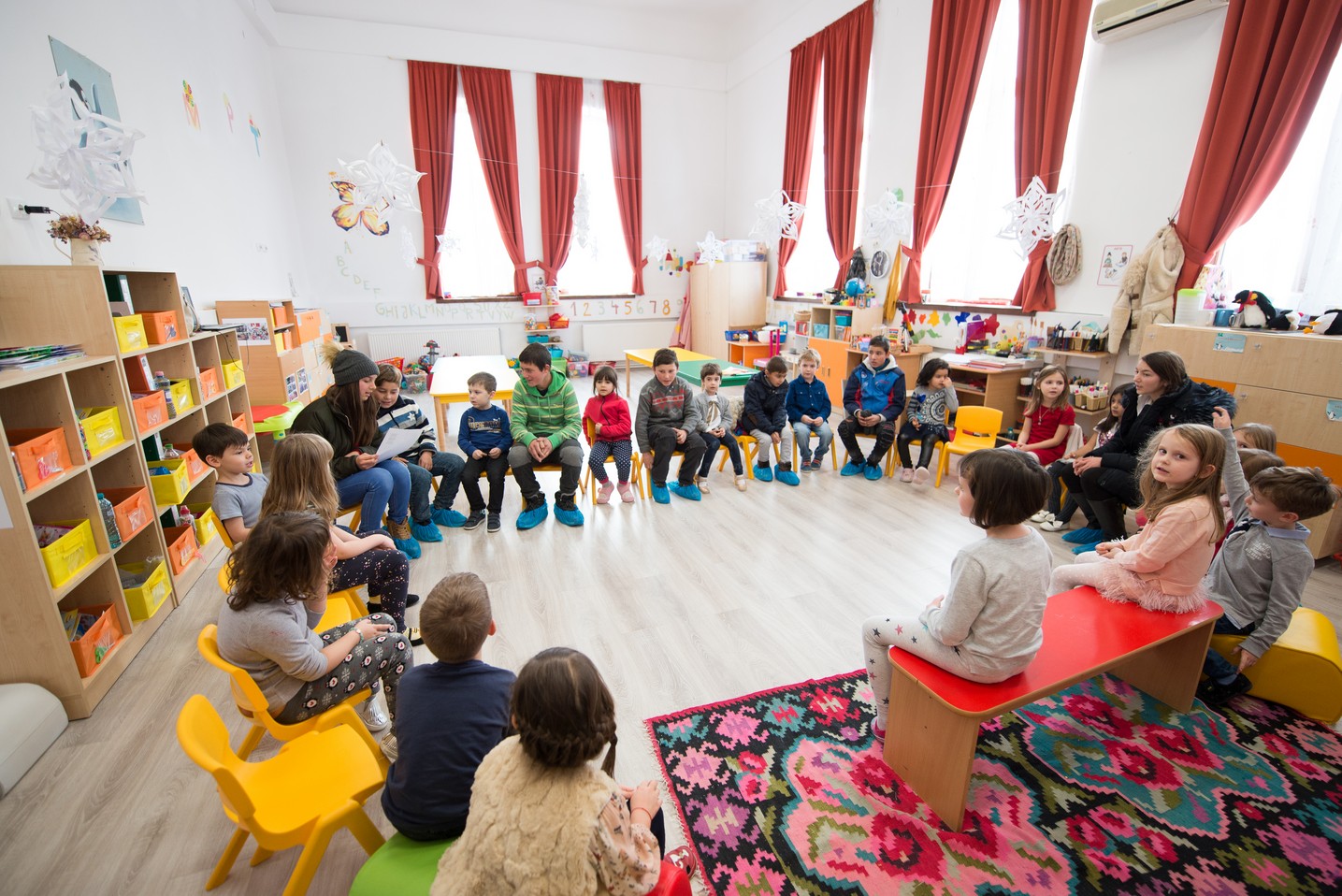 Copiii din Runcu au primit daruri de Sfântul Nicolae în cadrul Proiectului „Cutia cu papucei pentru Ei”: „A fost o zi pe care nu o vom uita niciodată”