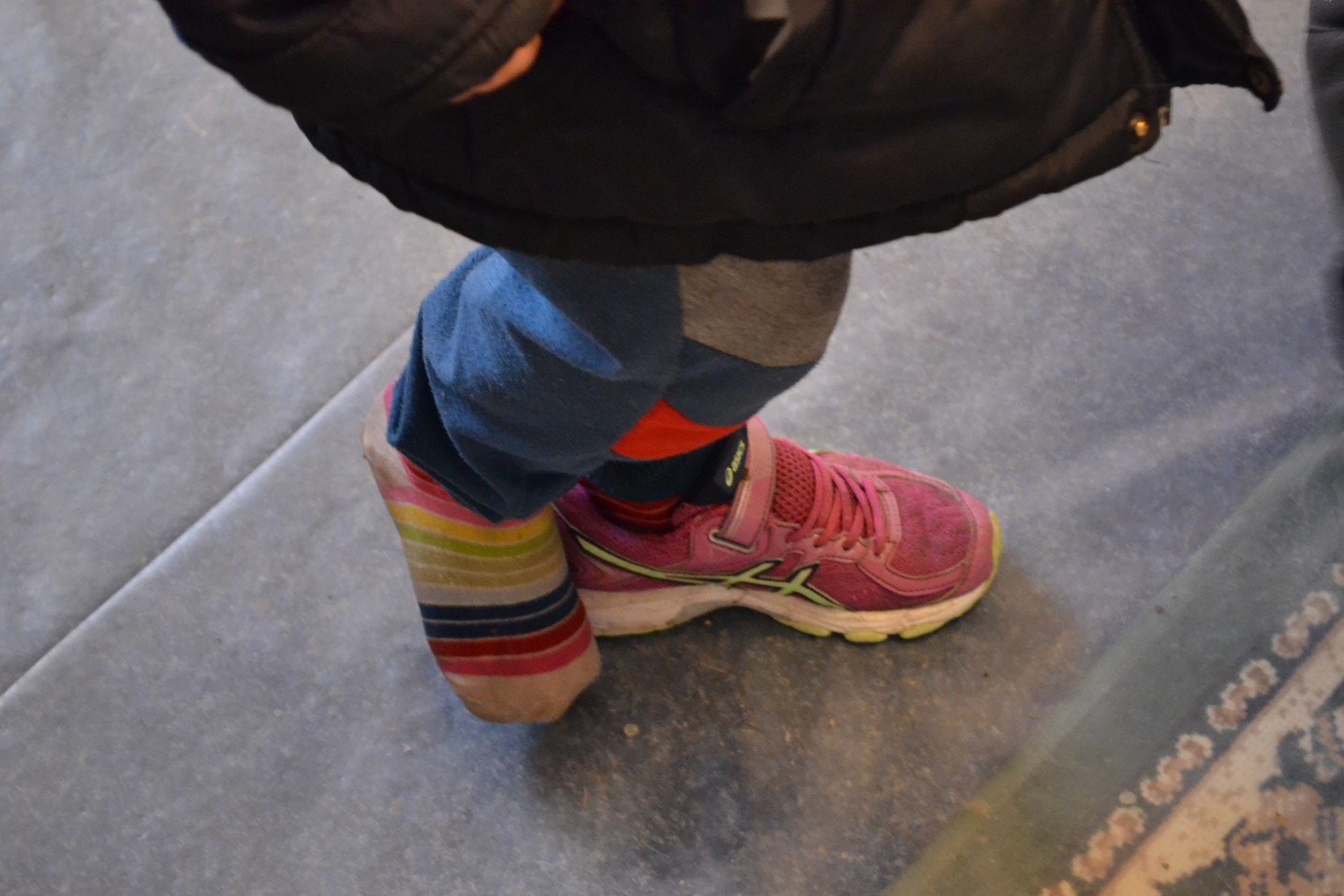 „Cutia cu papucei pentru Ei” continuă să-i ajute pe copii să pășească cu încredere