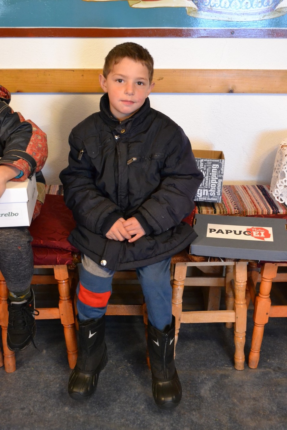 „Cutia cu papucei pentru Ei” continuă să-i ajute pe copii să pășească cu încredere