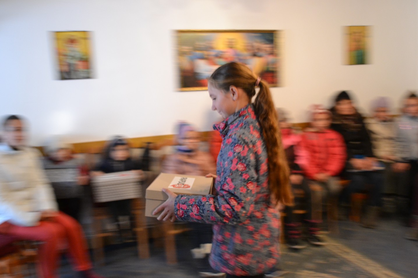 „Cutia cu papucei pentru Ei” continuă să-i ajute pe copii să pășească cu încredere