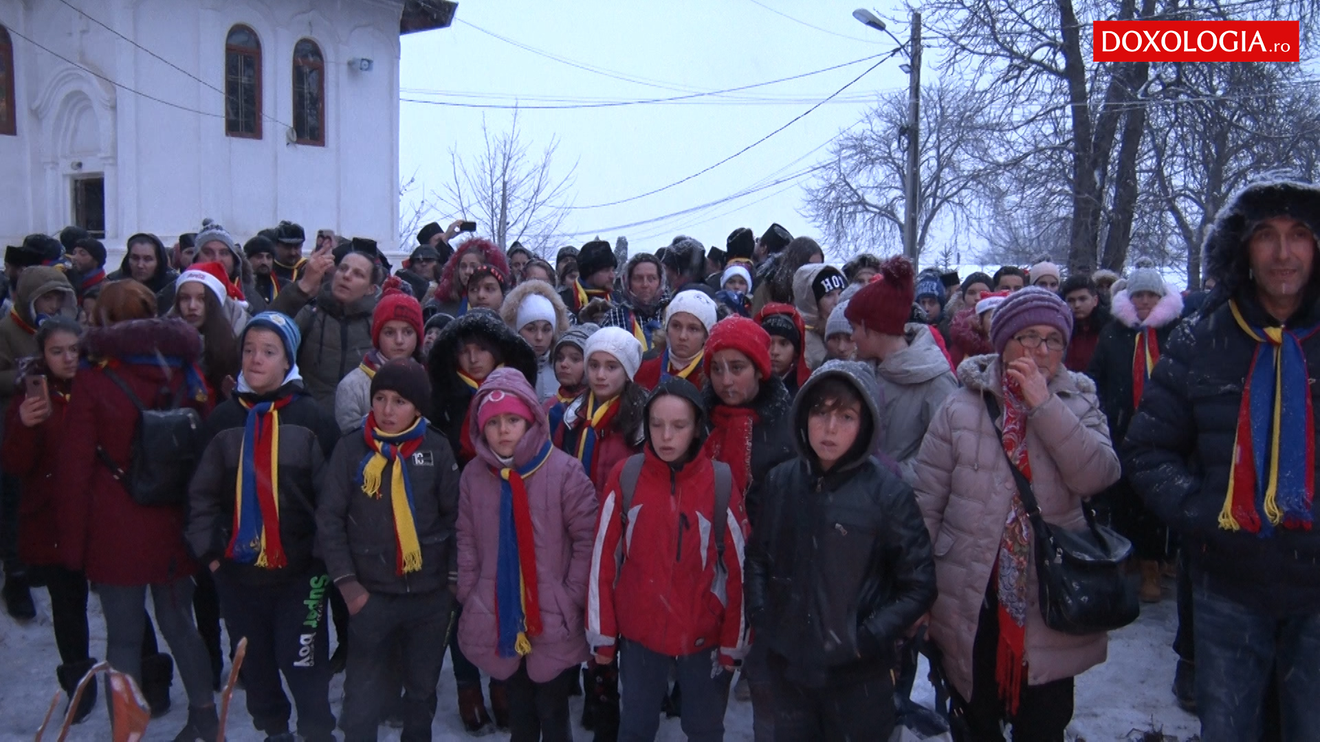 (Video) Peste 1400 de copii din Episcopia Hușilor au primit daruri de Crăciun