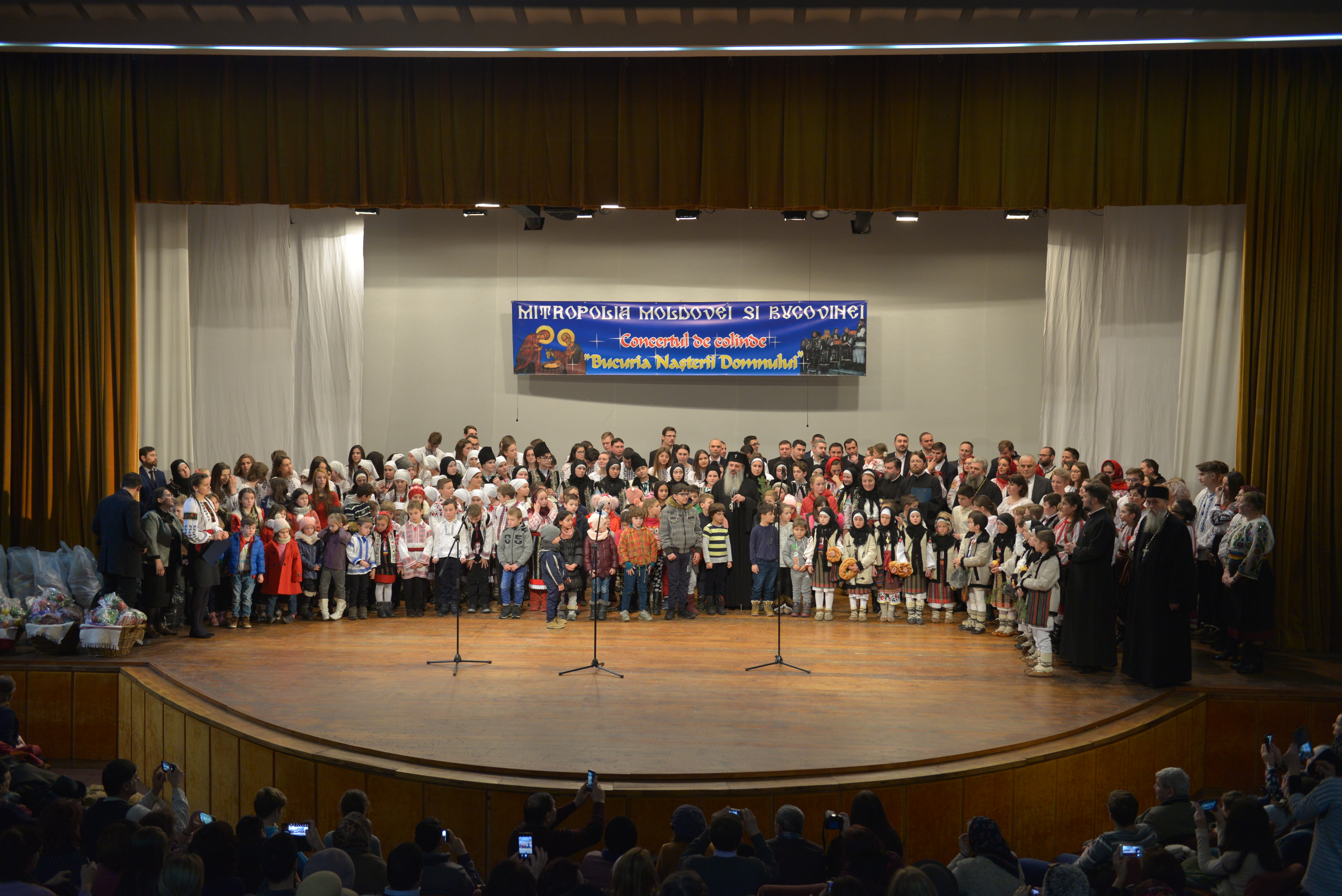 (Video) Concertul de colinde de la Botoșani al Mitropoliei Moldovei și Bucovinei