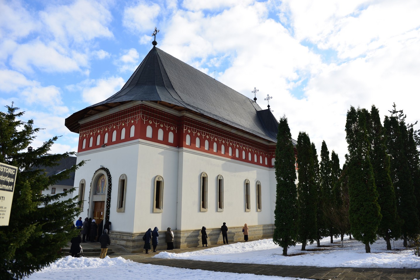 Hram la Mănăstirea Popăuți din Botoșani: „Biruința întru Hristos e singura care îl face cu adevărat pe om biruitor”