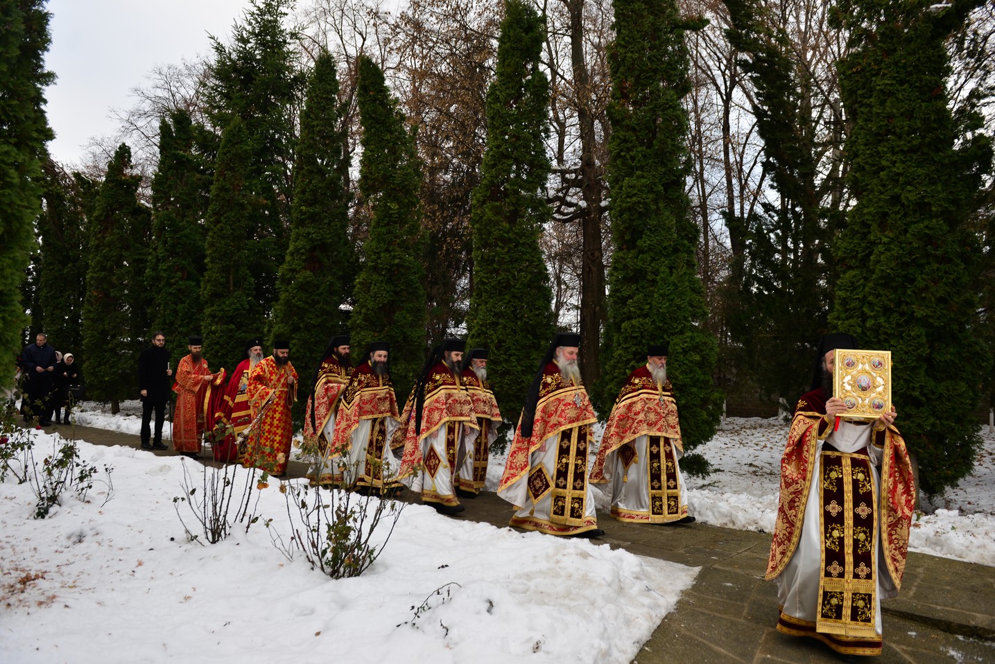 Hram la Mănăstirea Popăuți din Botoșani: „Biruința întru Hristos e singura care îl face cu adevărat pe om biruitor”