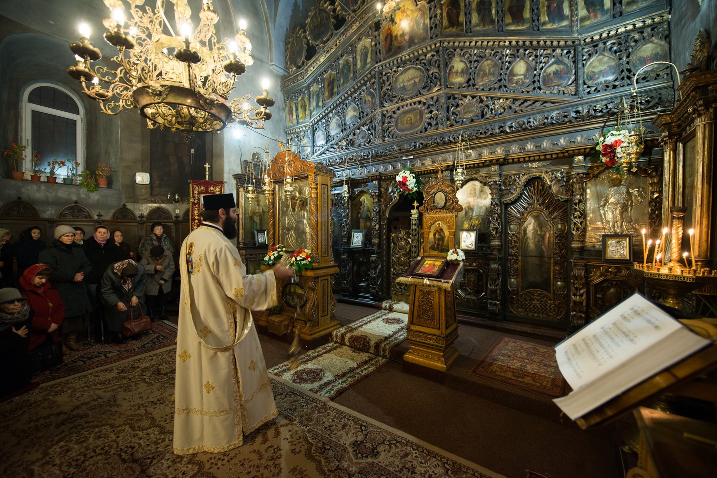 Sfânta Mare Muceniţă Ecaterina a unit în rugăciune preoţi şi credincioşi la Parohia Lozonschi