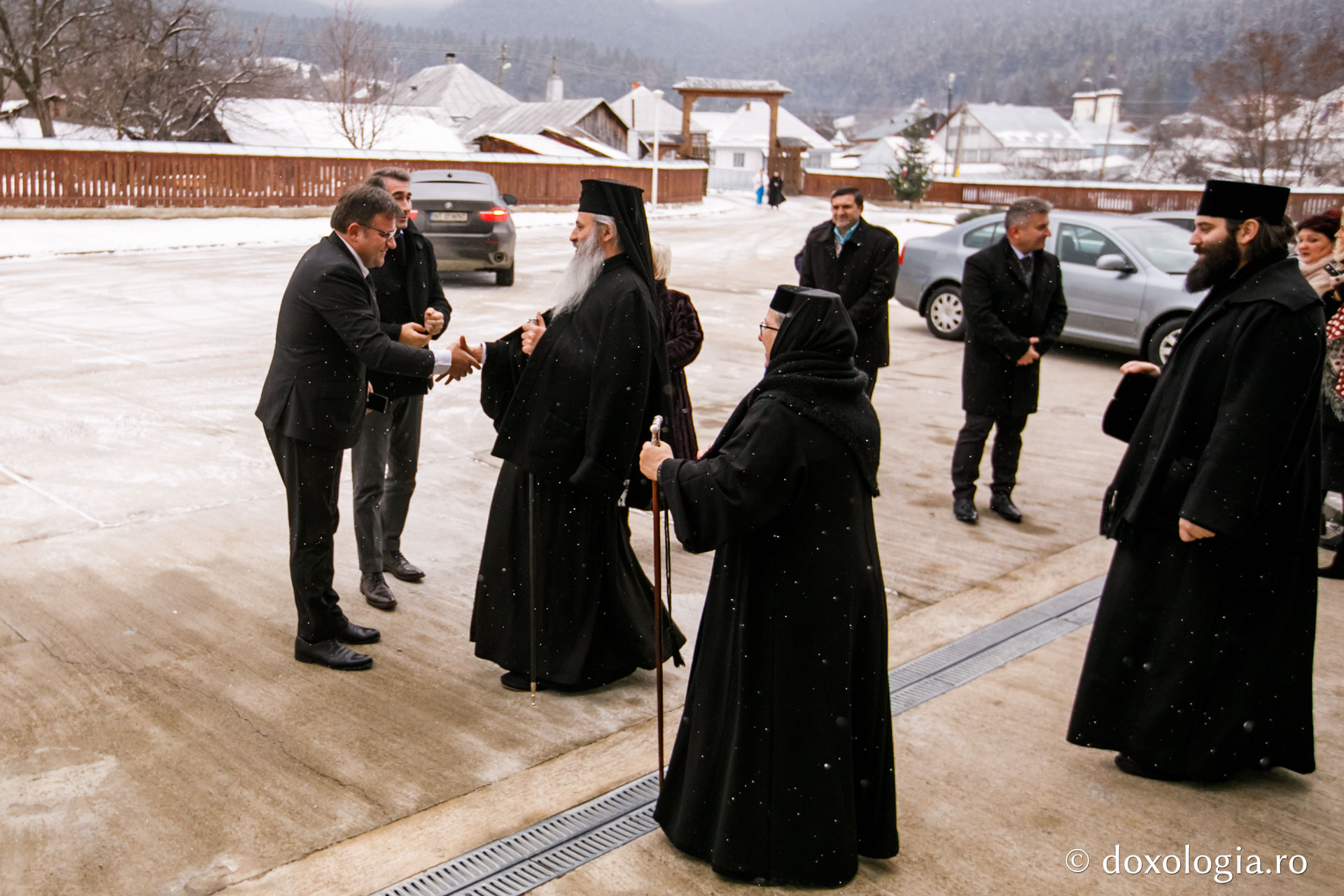 Foto: Pr. Silviu Cluci Slujbă de binecuvântare la inaugurarea oficială a Centrului rezidenţial pentru vârstnici „Cuvioasa Nazaria” - Văratec