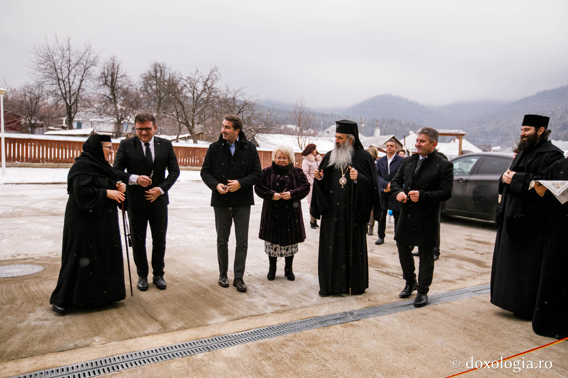 Foto: Pr. Silviu Cluci Slujbă de binecuvântare la inaugurarea oficială a Centrului rezidenţial pentru vârstnici „Cuvioasa Nazaria” - Văratec