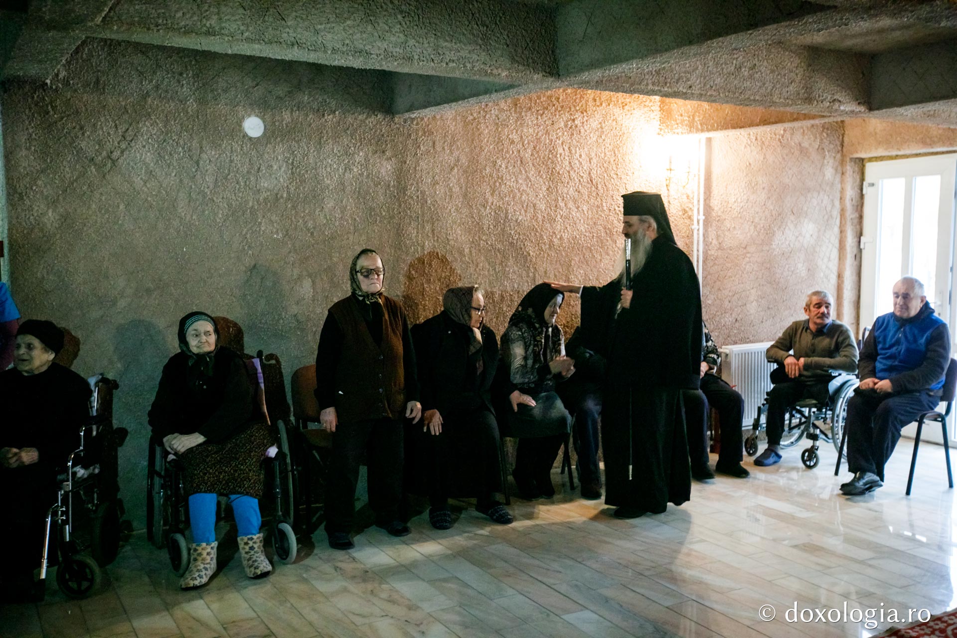Foto: Pr. Silviu Cluci Slujbă de binecuvântare la inaugurarea oficială a Centrului rezidenţial pentru vârstnici „Cuvioasa Nazaria” - Văratec