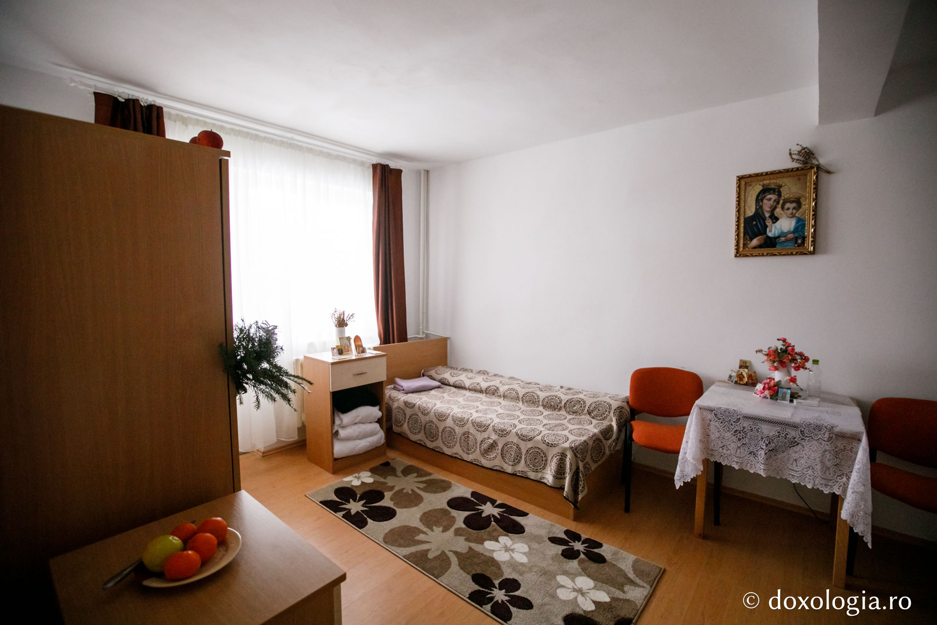 Foto: Pr. Silviu Cluci Slujbă de binecuvântare la inaugurarea oficială a Centrului rezidenţial pentru vârstnici „Cuvioasa Nazaria” - Văratec