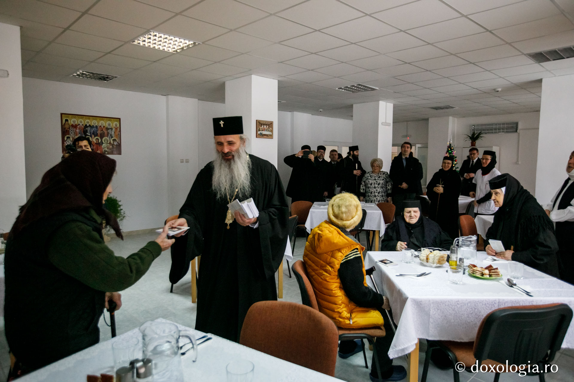 Foto: Pr. Silviu Cluci Slujbă de binecuvântare la inaugurarea oficială a Centrului rezidenţial pentru vârstnici „Cuvioasa Nazaria” - Văratec