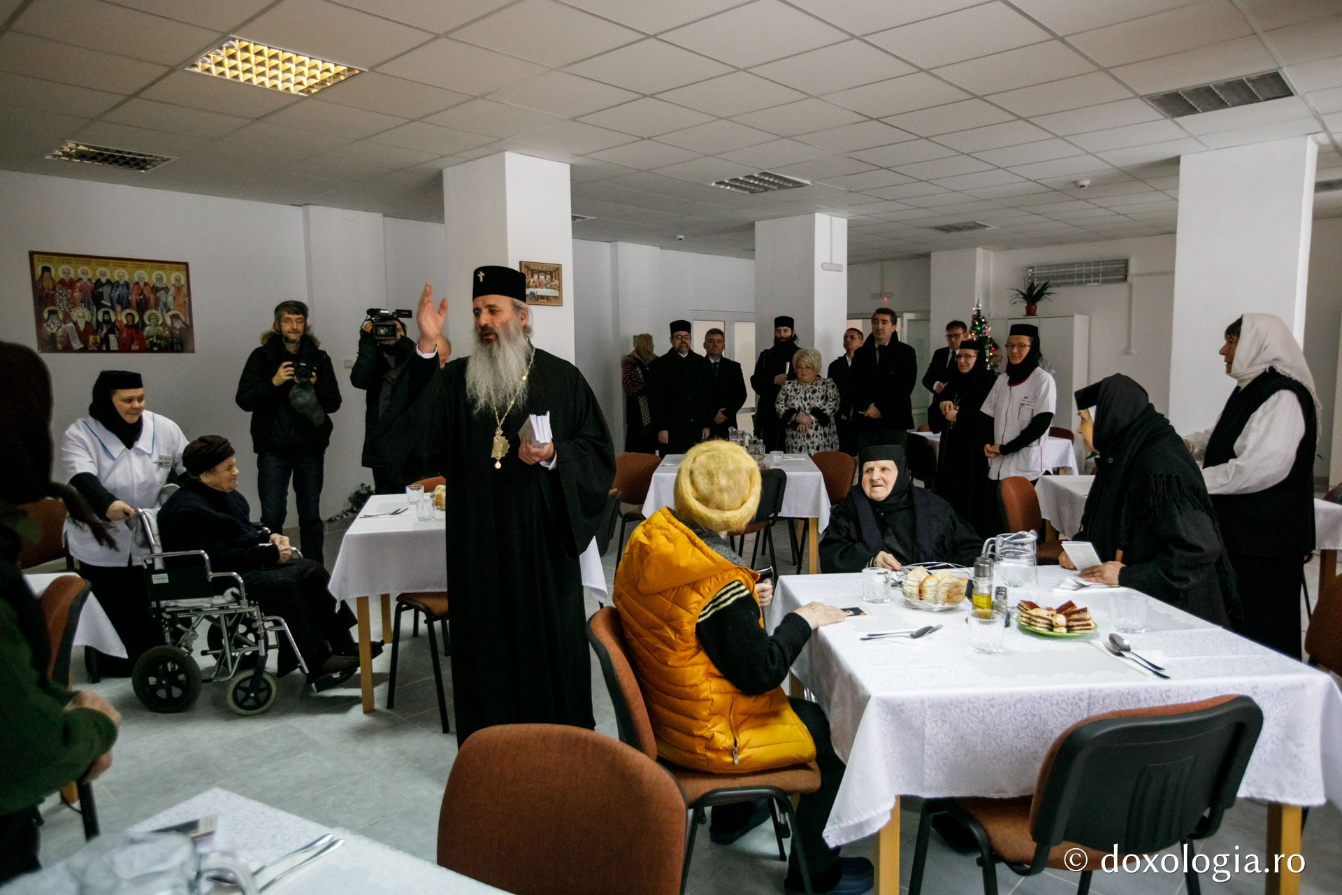 Foto: Pr. Silviu Cluci Slujbă de binecuvântare la inaugurarea oficială a Centrului rezidenţial pentru vârstnici „Cuvioasa Nazaria” - Văratec