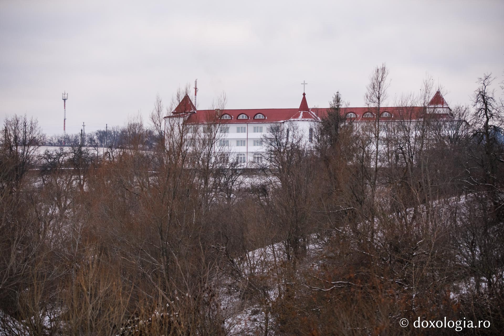 Foto: Pr. Silviu Cluci Slujbă de binecuvântare la inaugurarea oficială a Centrului rezidenţial pentru vârstnici „Cuvioasa Nazaria” - Văratec
