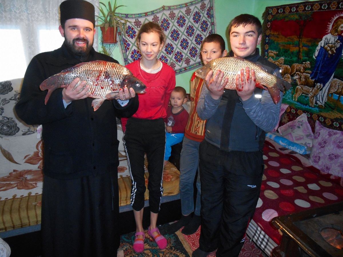 Proiectul misionar-filantropic „(Colin)dăm cu bucurie” în parohiile Chișcăreni și Sat Nou
