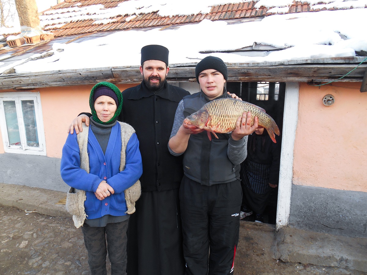 Proiectul misionar-filantropic „(Colin)dăm cu bucurie” în parohiile Chișcăreni și Sat Nou