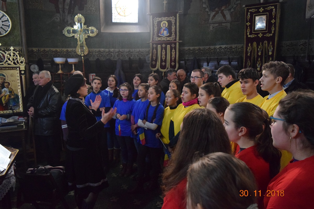 La Câmpulung Moldovenesc, parteneriatul Școală-Biserică a marcat Centenarul Marii Uniri