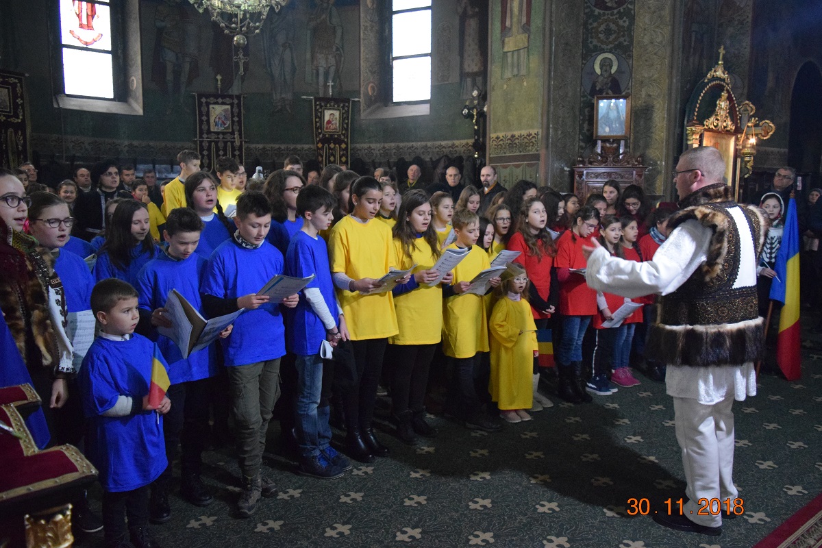 La Câmpulung Moldovenesc, parteneriatul Școală-Biserică a marcat Centenarul Marii Uniri