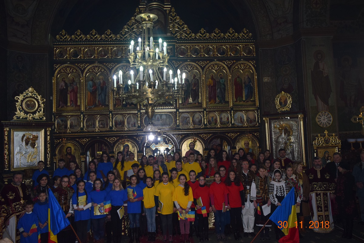La Câmpulung Moldovenesc, parteneriatul Școală-Biserică a marcat Centenarul Marii Uniri