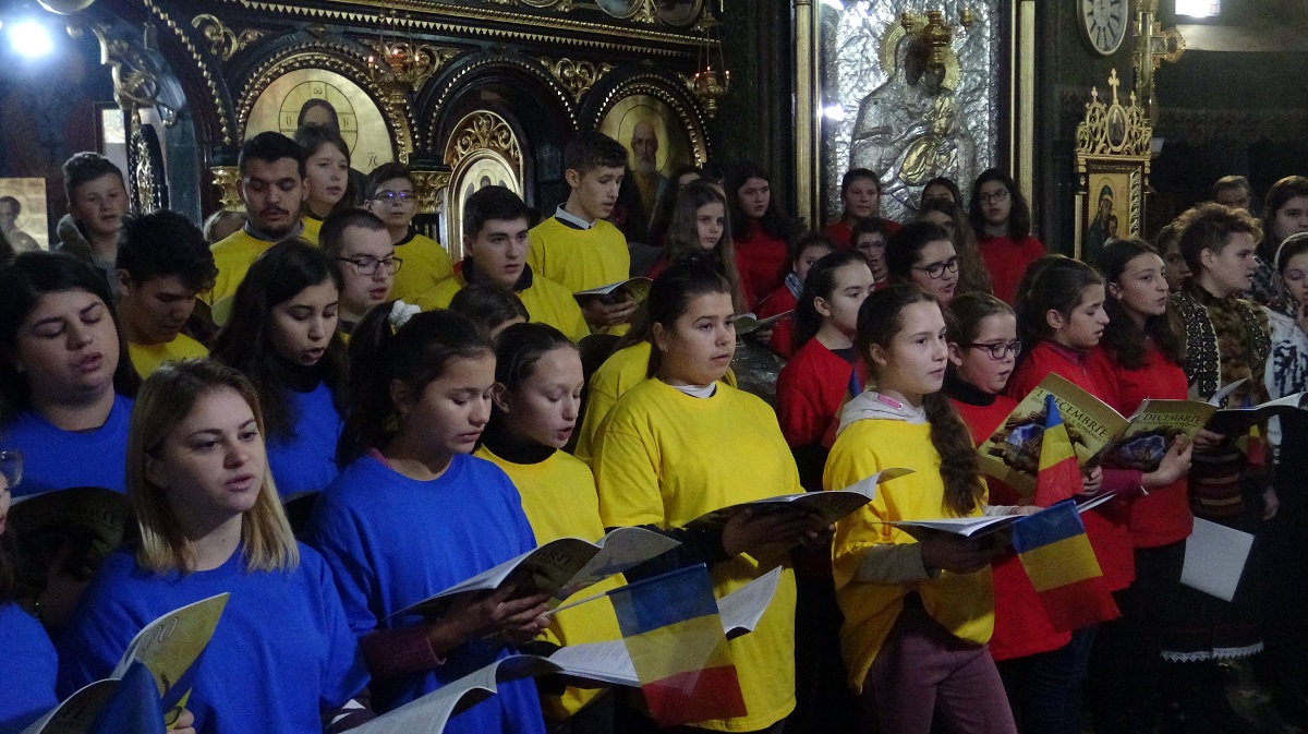 La Câmpulung Moldovenesc, parteneriatul Școală-Biserică a marcat Centenarul Marii Uniri