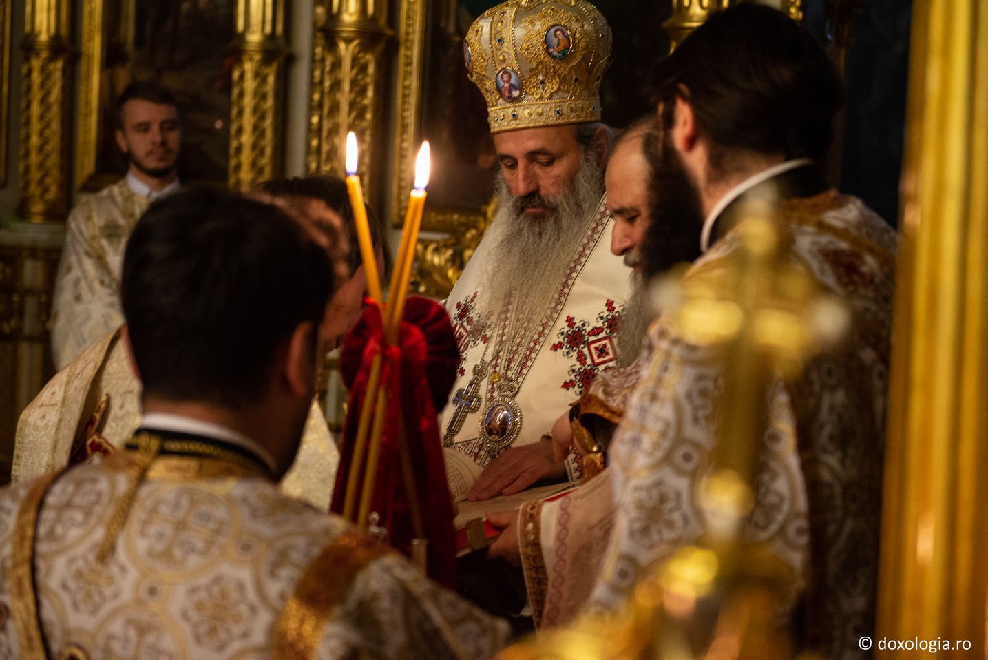 IPS Mitropolit Teofan: „Cel care are credință în Dumnezeu, atunci când totul este bine nu se mândrește, iar când apar necazuri și supărări nădăjduiește în Domnul” IPS Mitropolit Teofan: „Cel care are credință în Dumnezeu, atunci când totul este bine nu se mândrește, iar când apar necazuri și supărări nădăjduiește în Domnul”