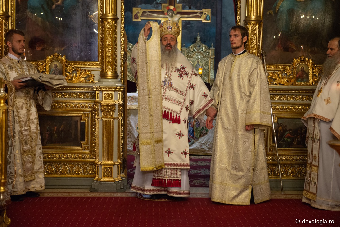 IPS Mitropolit Teofan: „Cel care are credință în Dumnezeu, atunci când totul este bine nu se mândrește, iar când apar necazuri și supărări nădăjduiește în Domnul” IPS Mitropolit Teofan: „Cel care are credință în Dumnezeu, atunci când totul este bine nu se mândrește, iar când apar necazuri și supărări nădăjduiește în Domnul”