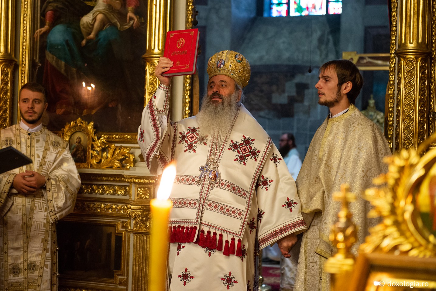 IPS Mitropolit Teofan: „Cel care are credință în Dumnezeu, atunci când totul este bine nu se mândrește, iar când apar necazuri și supărări nădăjduiește în Domnul” IPS Mitropolit Teofan: „Cel care are credință în Dumnezeu, atunci când totul este bine nu se mândrește, iar când apar necazuri și supărări nădăjduiește în Domnul”