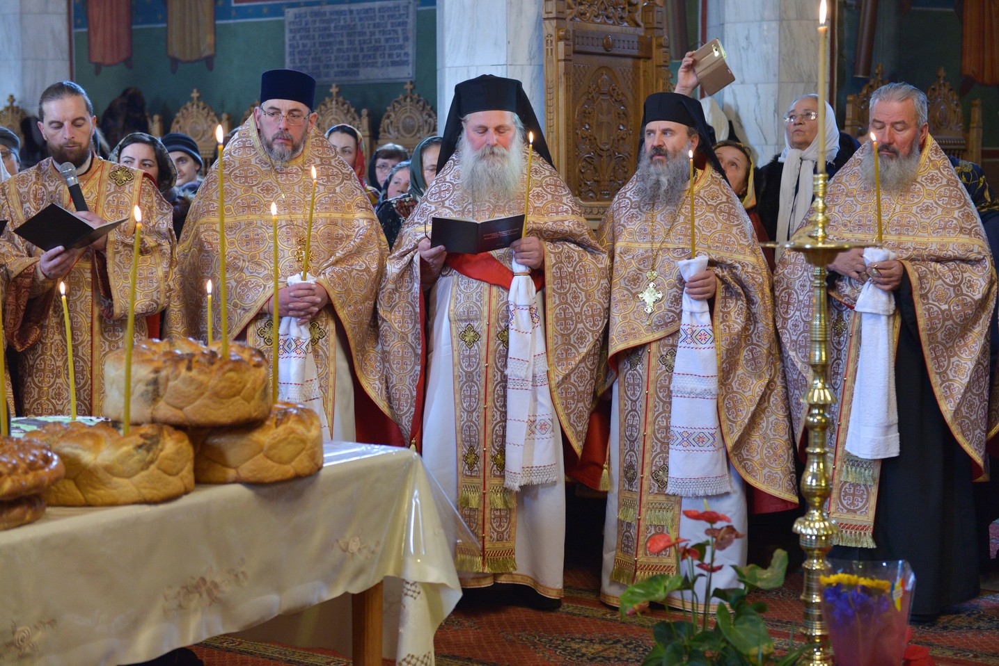 Slujbă de pomenire pentru Părintele Cleopa Ilie, la 20 de ani de la trecerea sa la Domnul Slujbă de pomenire pentru Părintele Cleopa Ilie, la 20 de ani de la trecerea sa la Domnul