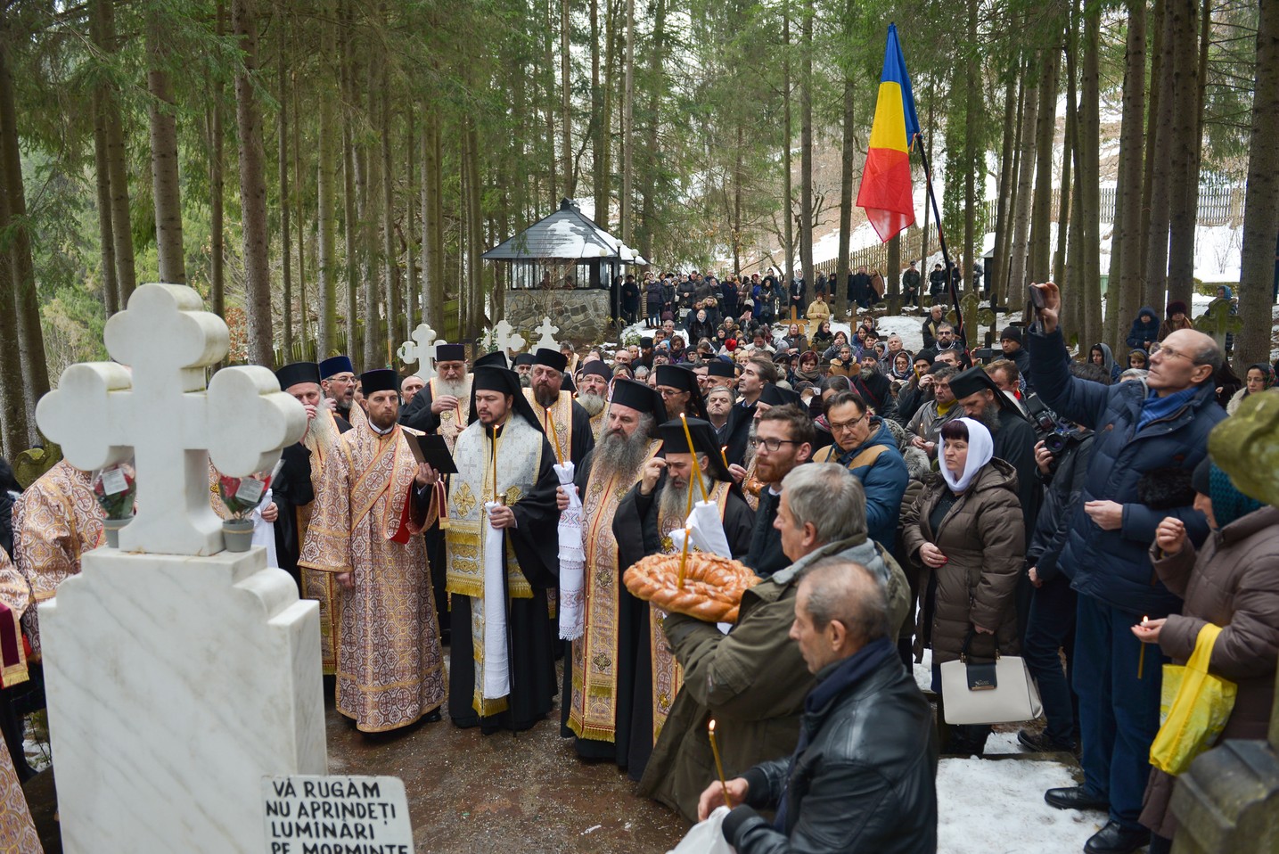 Slujbă de pomenire pentru Părintele Cleopa Ilie, la 20 de ani de la trecerea sa la Domnul Slujbă de pomenire pentru Părintele Cleopa Ilie, la 20 de ani de la trecerea sa la Domnul