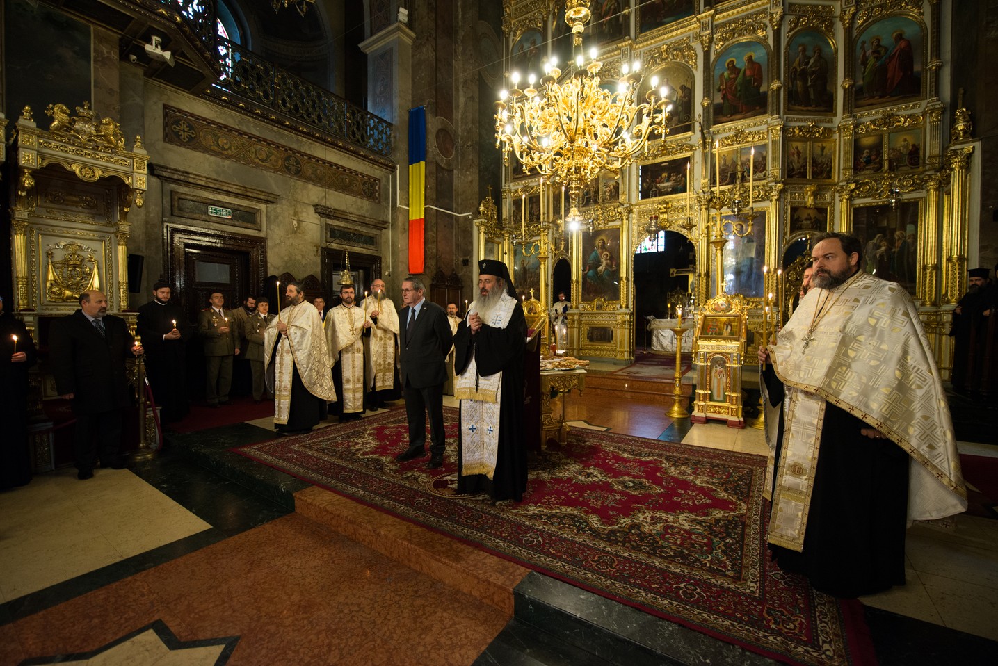 Slujba Parastasului pentru făuritorii Unirii Bucovinei cu Regatul României: „Să se arate duhul unității și în revenirea acasă a teritoriilor încă înstrăinate”