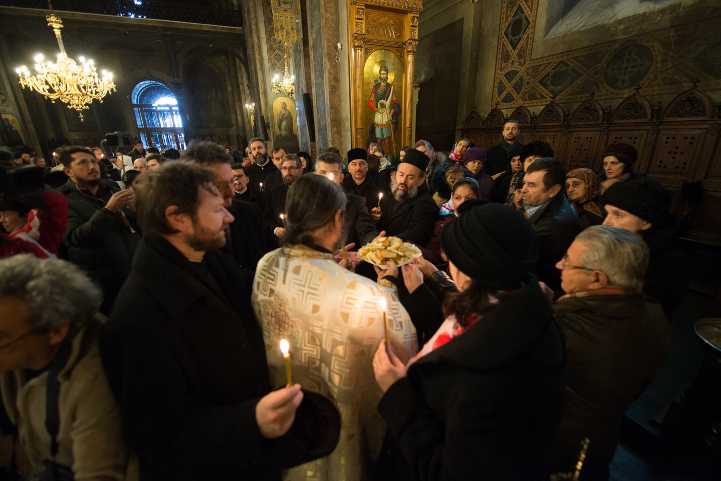 Slujba Parastasului pentru făuritorii Unirii Bucovinei cu Regatul României: „Să se arate duhul unității și în revenirea acasă a teritoriilor încă înstrăinate”