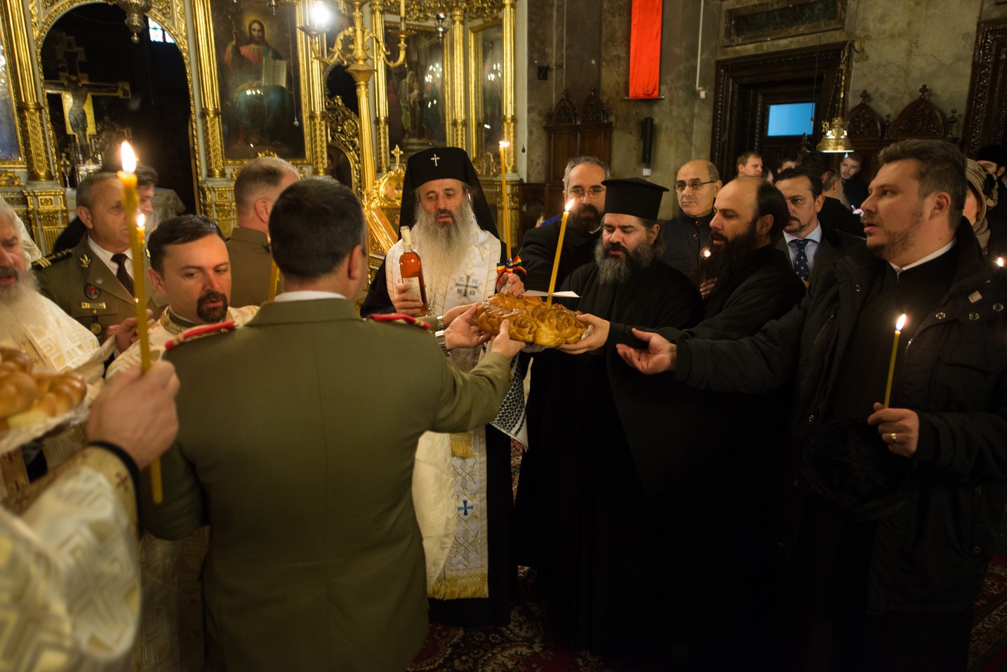 Slujba Parastasului pentru făuritorii Unirii Bucovinei cu Regatul României: „Să se arate duhul unității și în revenirea acasă a teritoriilor încă înstrăinate”