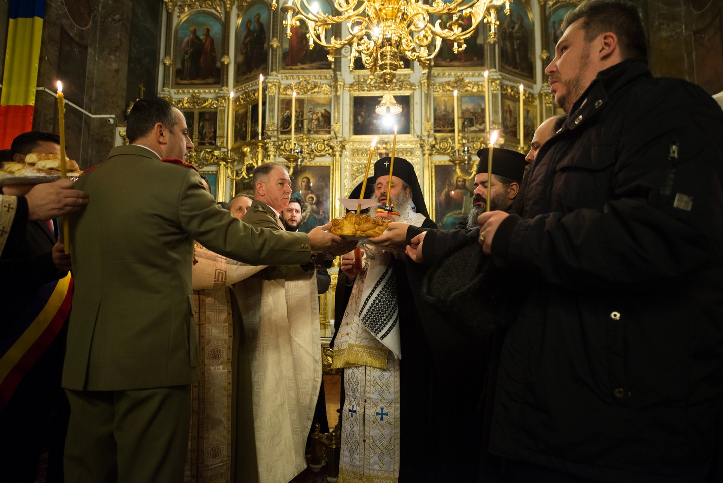 Slujba Parastasului pentru făuritorii Unirii Bucovinei cu Regatul României: „Să se arate duhul unității și în revenirea acasă a teritoriilor încă înstrăinate”