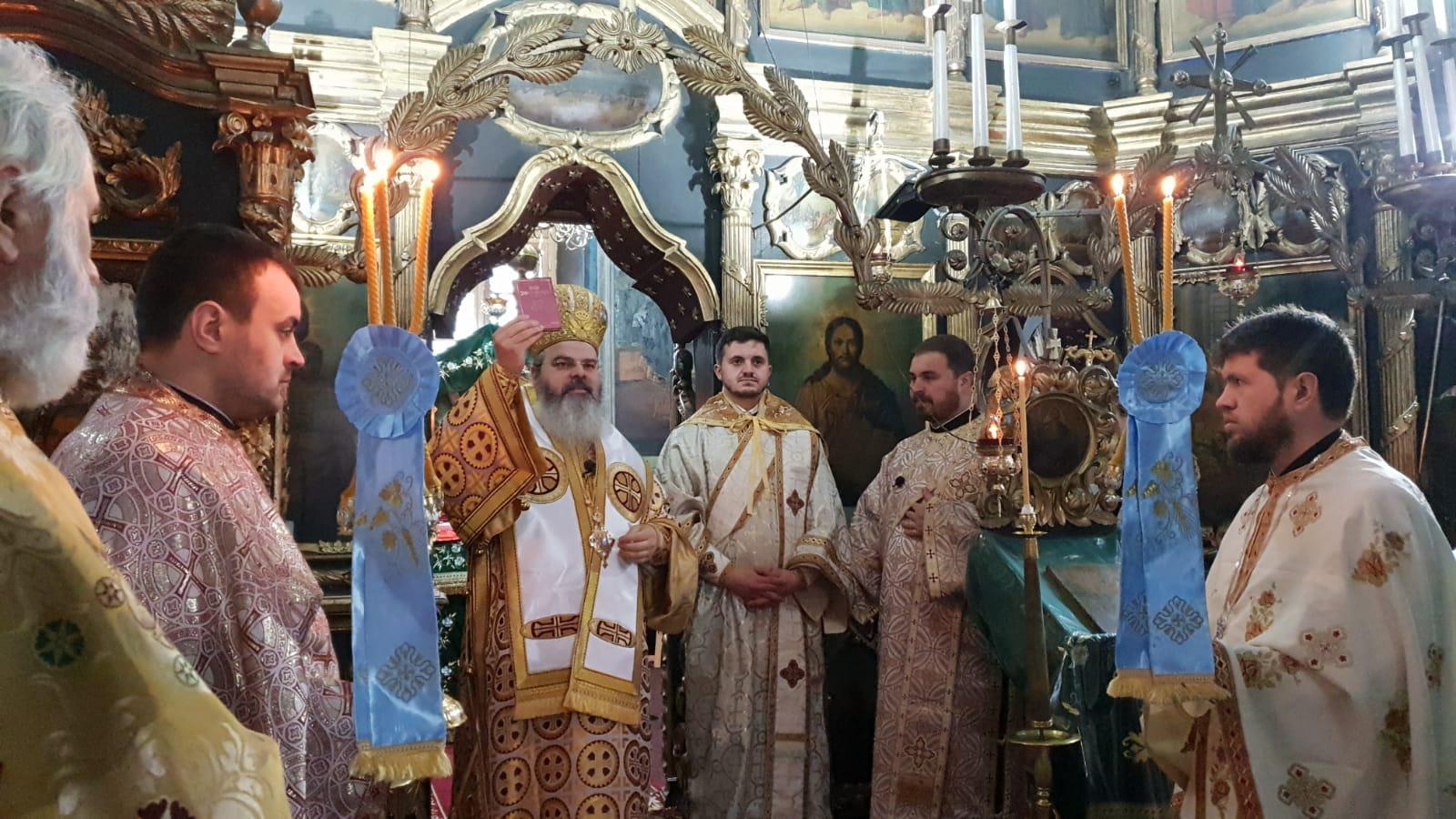 Liturghii arhiereşti în parohiile Precista Mare şi Chiţoc