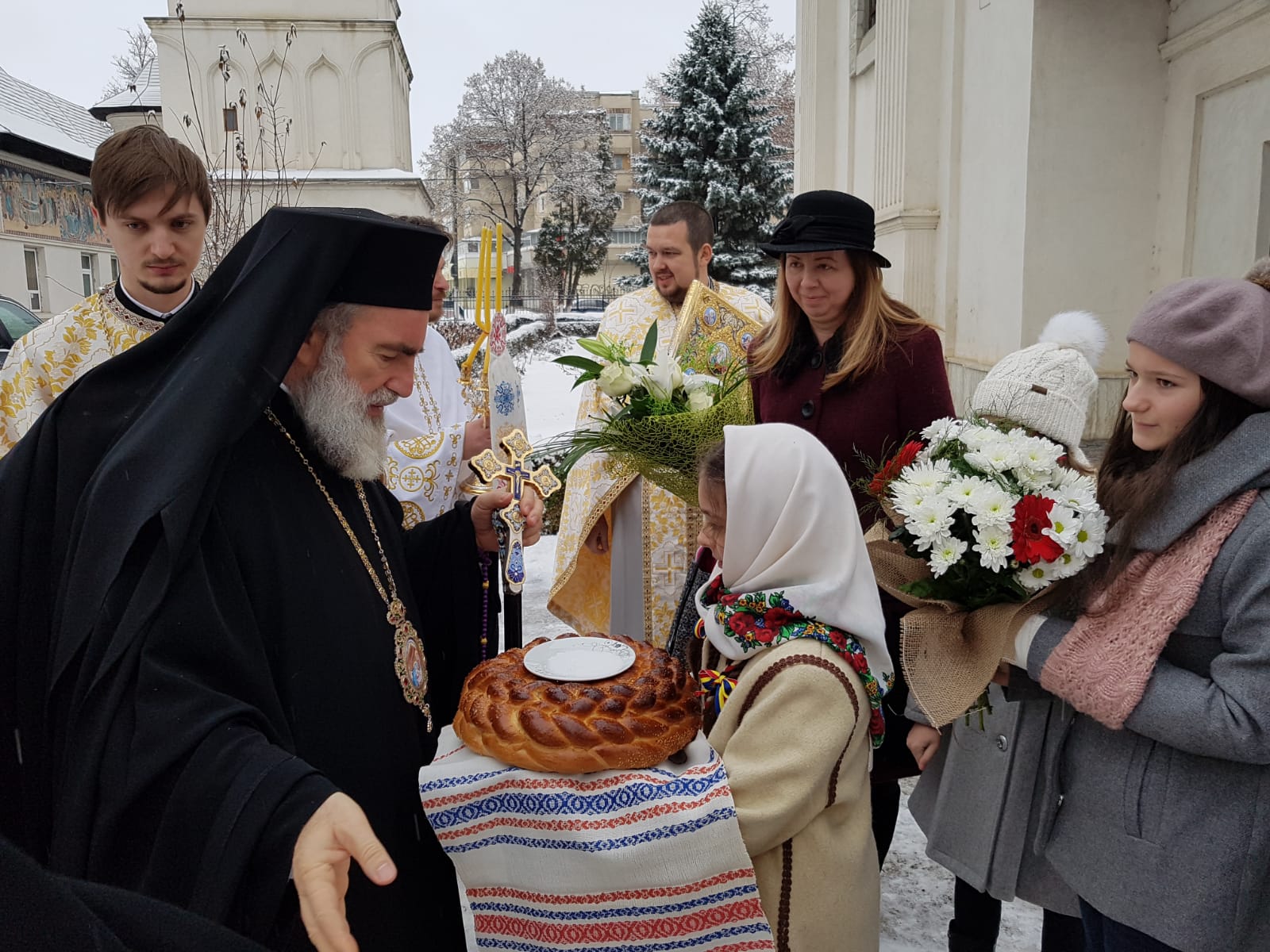 Liturghii arhiereşti în parohiile Precista Mare şi Chiţoc