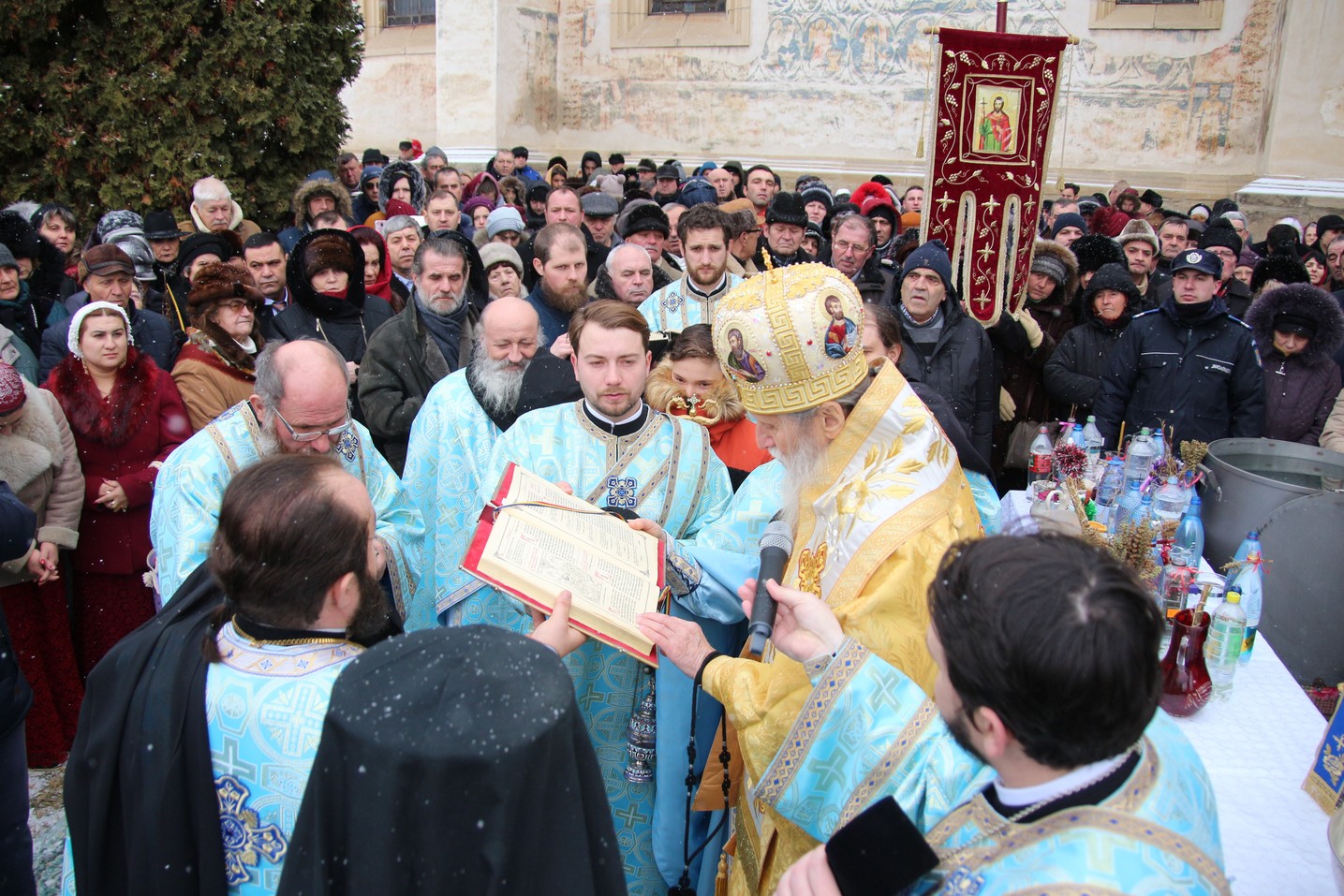 Sfinţirea cea mare a apei în Bucovina