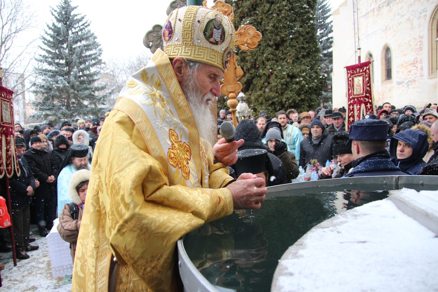 Sfinţirea cea mare a apei în Bucovina